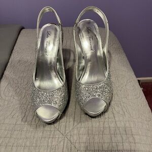 Silver glitter dress shoes. Size 8.